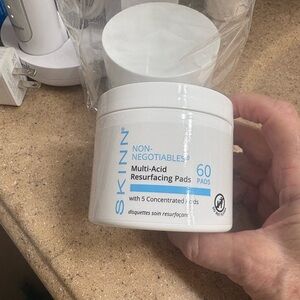 SKINN non-negotiables multi acid resurfacing pad